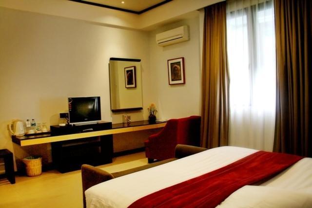 Rumah Nenek Hotel And Restaurant Padang  Phòng bức ảnh