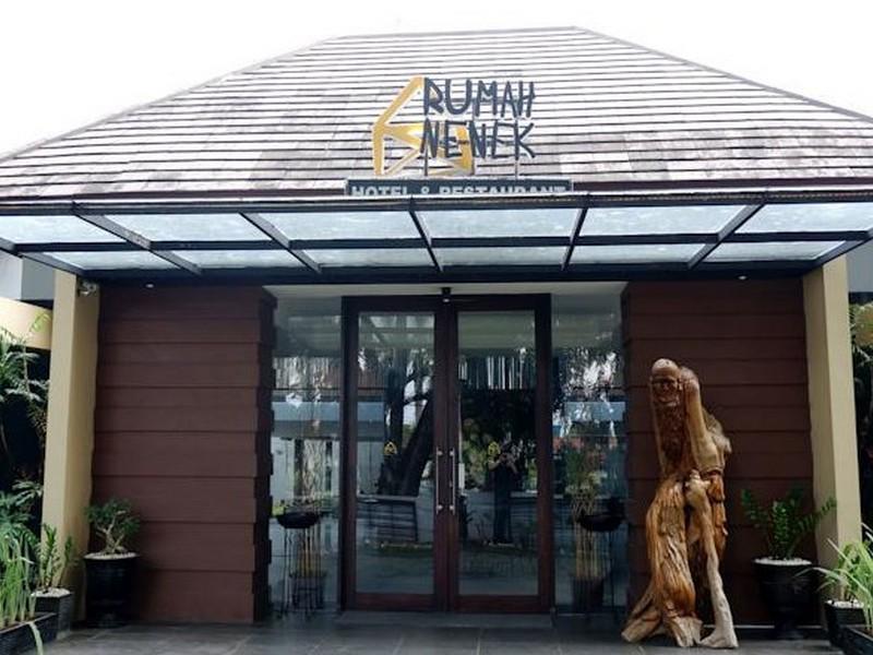 Rumah Nenek Hotel And Restaurant Padang  Ngoại thất bức ảnh