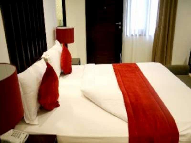 Rumah Nenek Hotel And Restaurant Padang  Ngoại thất bức ảnh