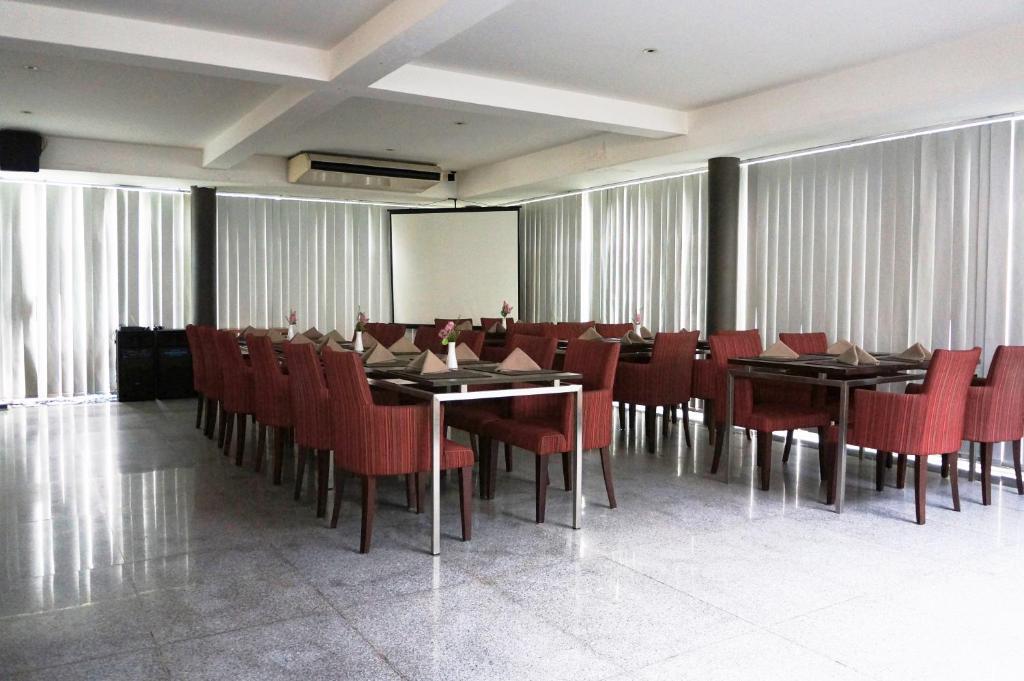 Rumah Nenek Hotel And Restaurant Padang  Ngoại thất bức ảnh