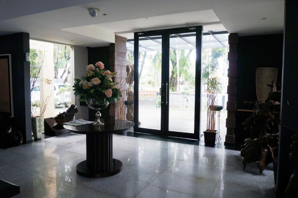 Rumah Nenek Hotel And Restaurant Padang  Ngoại thất bức ảnh